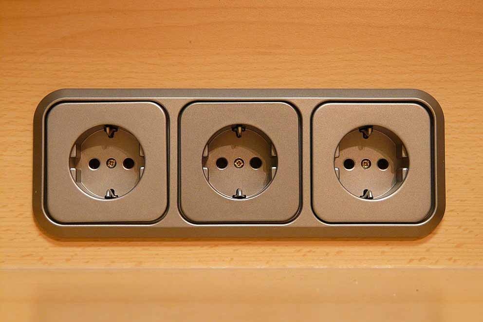 spanish power outlet