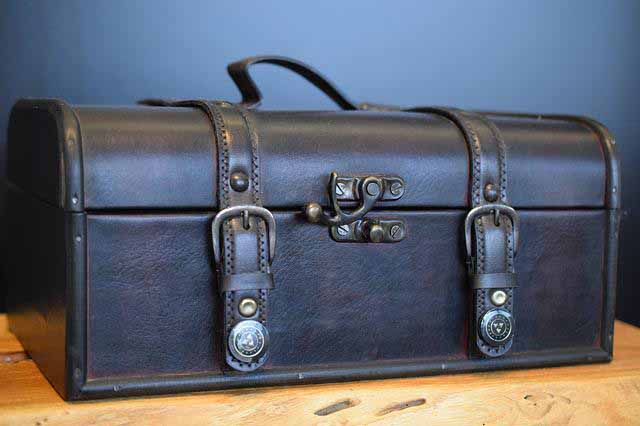 French for suitcase: La valise