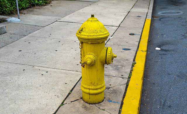 fire hydrant in spanish translation: la boca de incendios